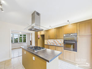 Kitchen/Breakfast Room- click for photo gallery